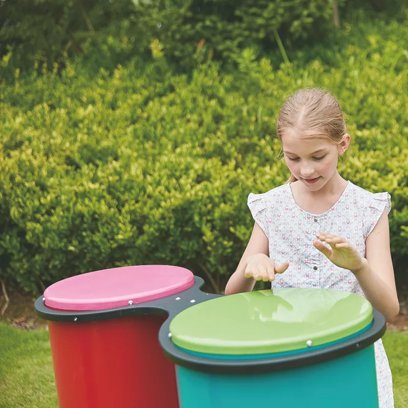 屋外2つのコンガ